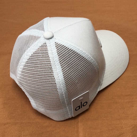 🔥 NWT ALO Yoga Casual District Trucker Hat - Picture 3 of 7